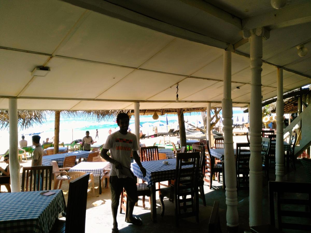 Sunnys Beach Guest House Hikkaduwa Exterior photo