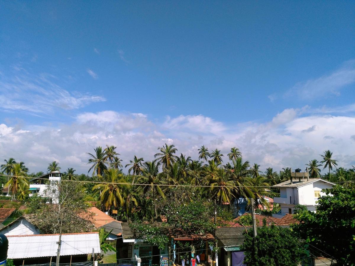 Sunnys Beach Guest House Hikkaduwa Exterior photo