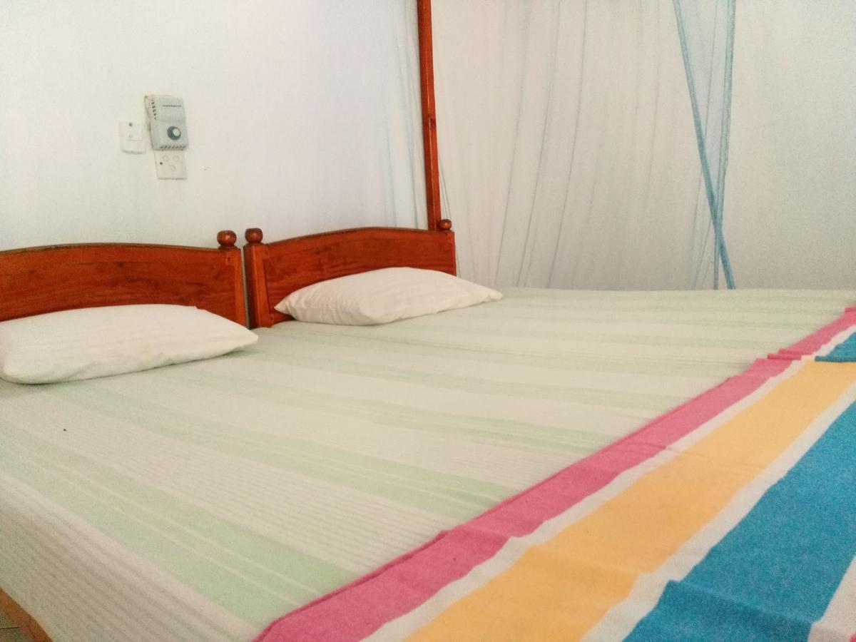 Sunnys Beach Guest House Hikkaduwa Exterior photo