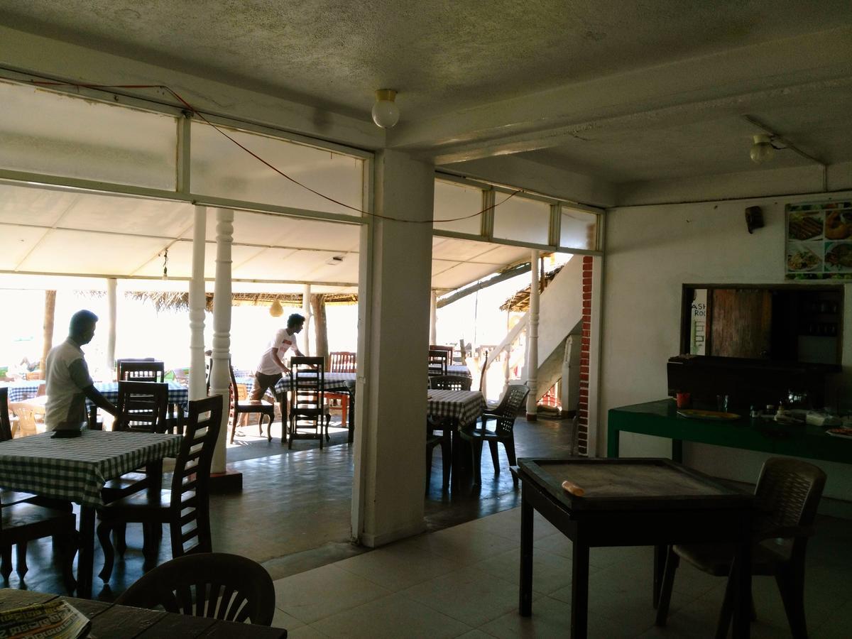 Sunnys Beach Guest House Hikkaduwa Exterior photo